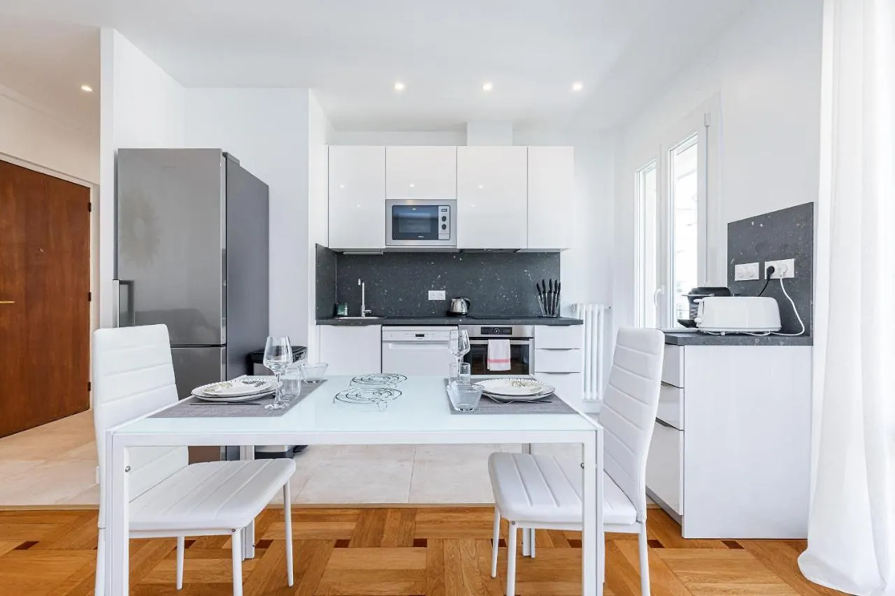 Quiet 1 Bdr Downtown Terrace Ac & Parking Lejlighed Nice 0*,  Frankrig